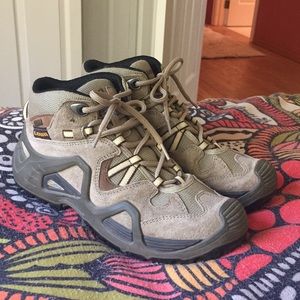 Lowa Bora GTX hiking boots